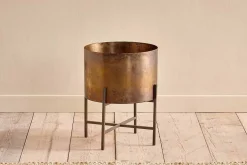Juoni Iron Planter